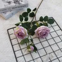 кустовая роза три шт на ветке светло-фиолетовая