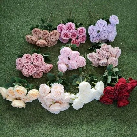 Букет чашеобразных роз кремовый