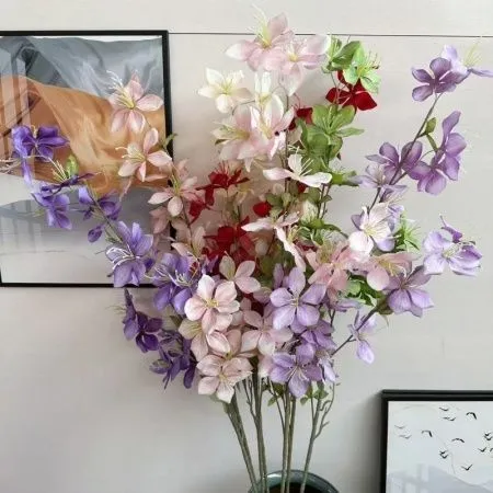 ветка жасмина голубой