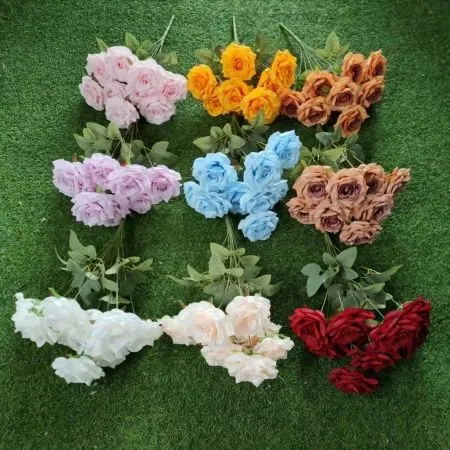 Букет роз "остролистная реалистичная", кремовый