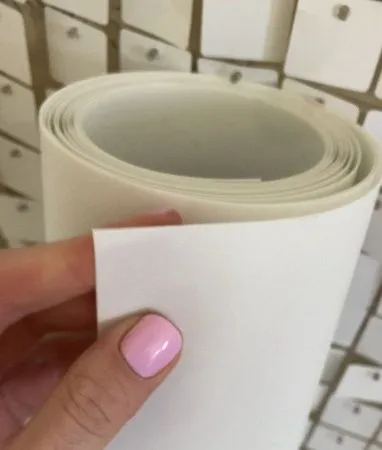 рулон матового белого пластика 3 м, толщина 0,5