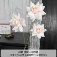 остролистная тройная роза светло-розовая