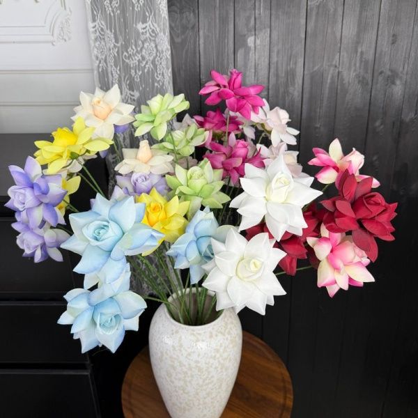 остролистная тройная роза салатовая