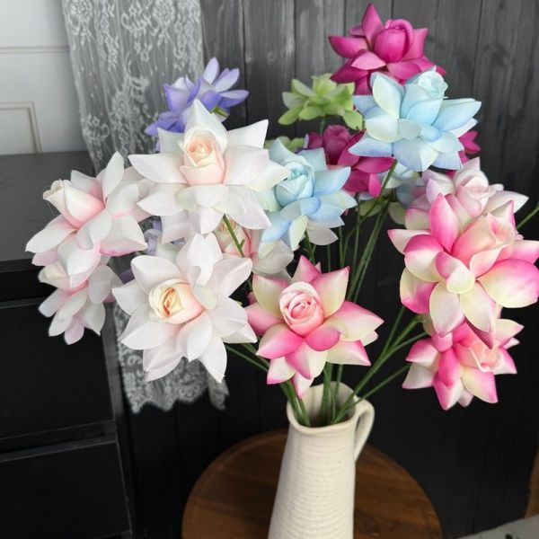 остролистная тройная роза салатовая