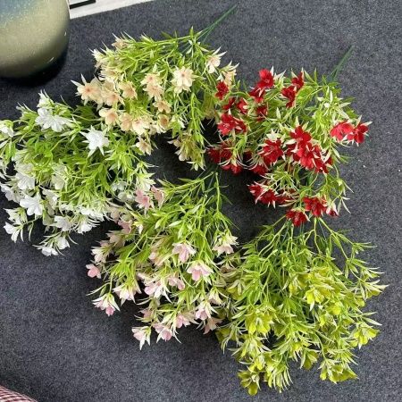 букет зелени с цветением розовый