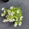букет зелени с цветением белый